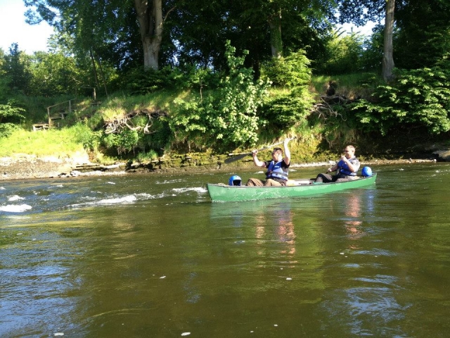  Ein entspanntes Paddeln auf dem Fluss 